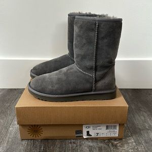 UGG classic short grey women’s